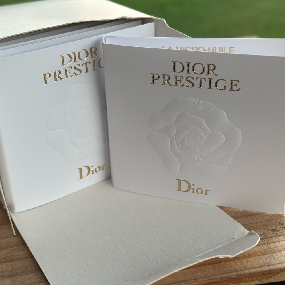 Box of 10 Dior La Micro-Huile de Rose Advanced Serum with Gold Accents